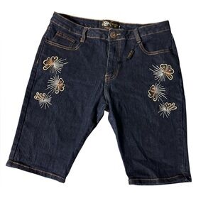 Govanni NWT Embroidered Denim Shorts